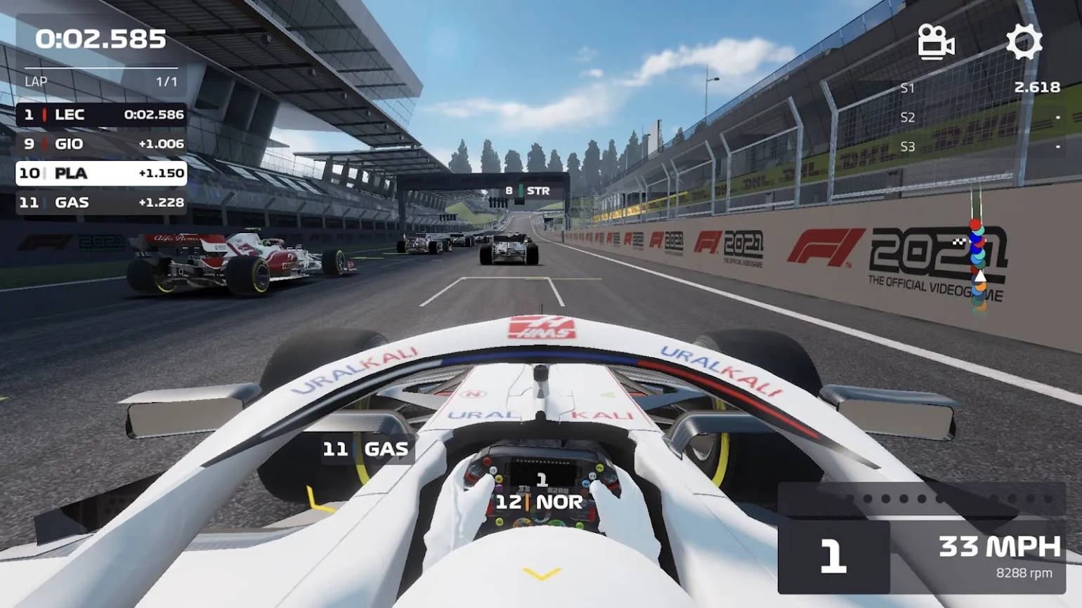 F1 Mobile Racing [мод: много денег + встроенный кэш] Screenshot 2
